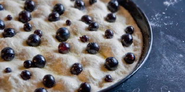 сладкий итальянский хлеб с виноградом