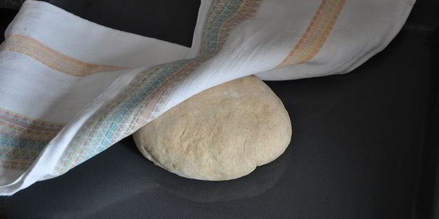 цельнозерновой хлеб с чесноком и тыквенными семечками