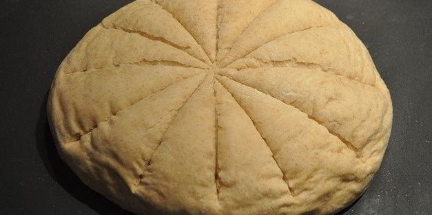 цельнозерновой хлеб с чесноком и тыквенными семечками