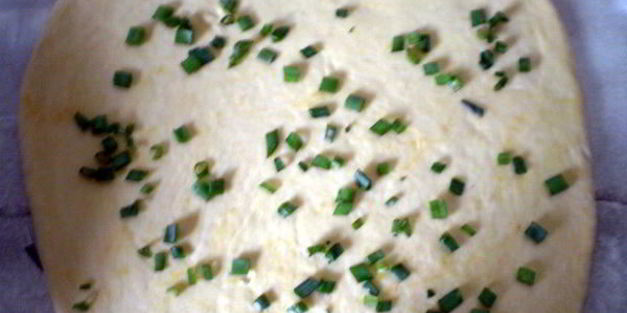 тыквенный хлеб с зеленым луком