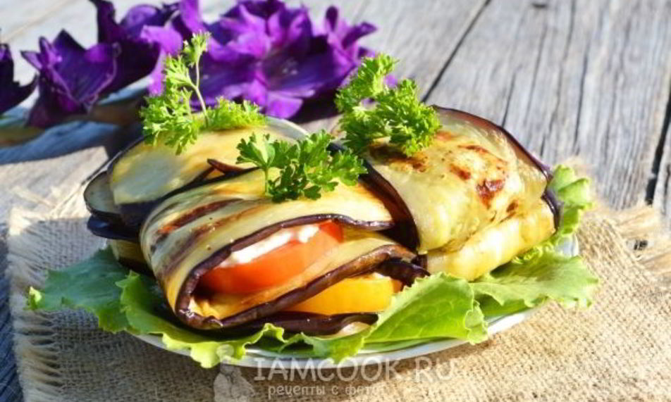 Рецепт конвертики из баклажанов с помидорами и плавленым сыром