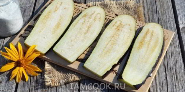 конвертики из баклажанов с помидорами и плавленым сыром