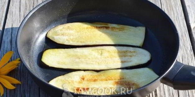 конвертики из баклажанов с помидорами и плавленым сыром