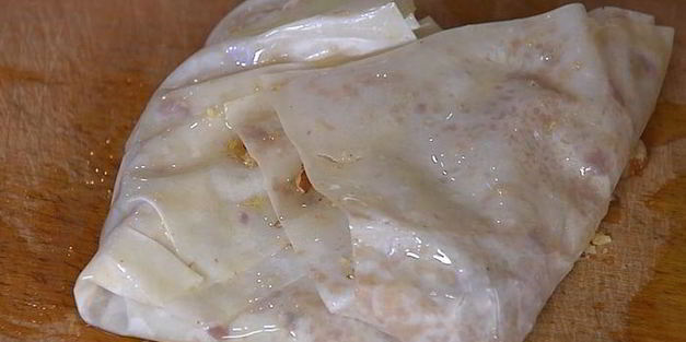 конвертики из фило с запеченными яблоками