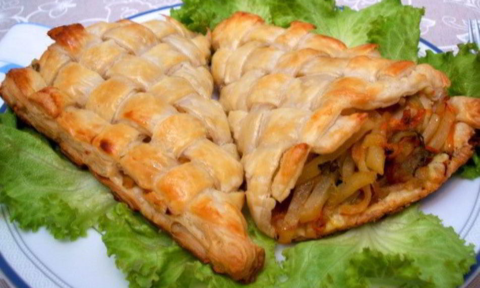 Рецепт конвертики из слоеного теста с начинкой из рыбы и овощей