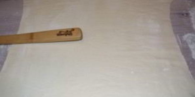 конвертики из слоеного теста