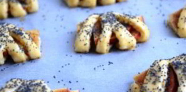 конвертики с яблоками из творожного теста