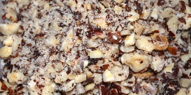 бездрожжевая кефирная лепешка с фундуком и черносливом