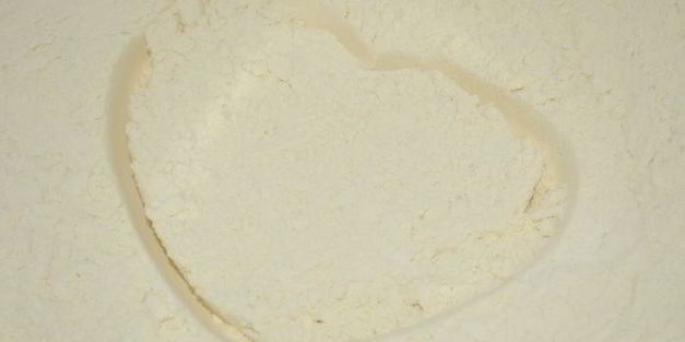 бездрожжевая кефирная лепешка с фундуком и черносливом