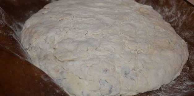 бездрожжевая кефирная лепешка с фундуком и черносливом