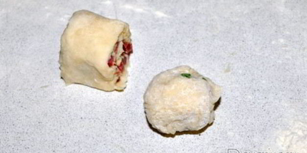 быстрые лепешки с колбасой и сыром