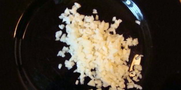 чесночная фокачча с майораном и тыквенными семечками