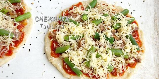 домашние творожные лепешки с мясом, овощами и сыром