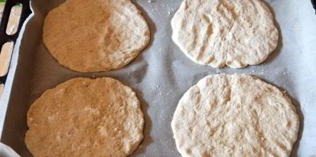 фокачча из гречневой муки с персиками