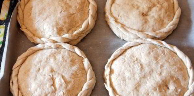 фокачча из гречневой муки с персиками