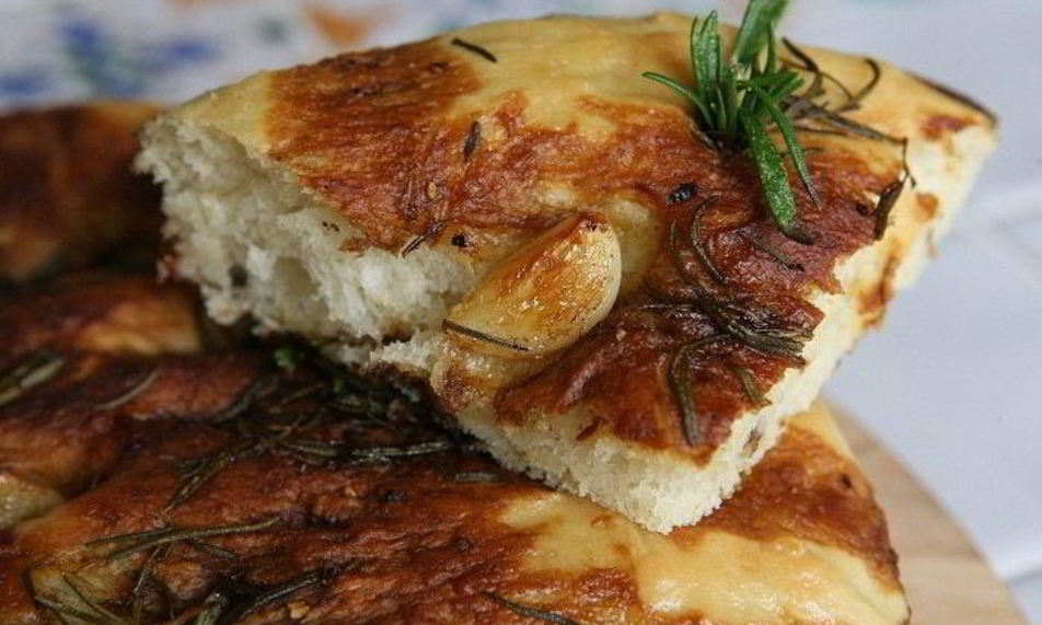 Рецепт фокачча с чесноком и розмарином