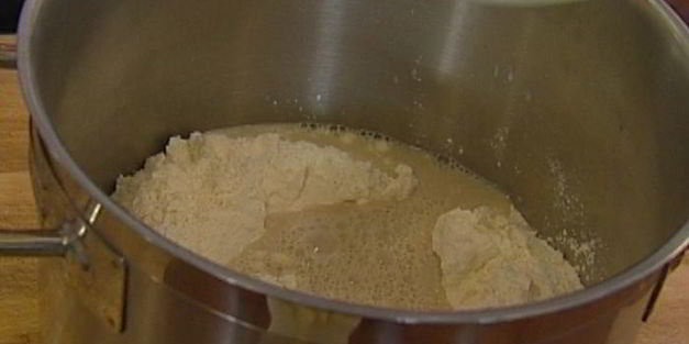 фокачча с чесноком и розмарином