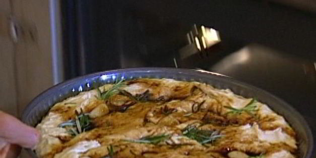 фокачча с чесноком и розмарином