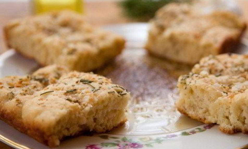 Рецепт фокачча с каменной солью и розмарином