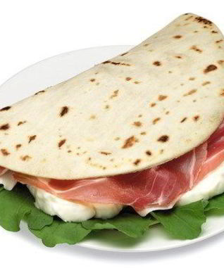 Итальянские лепешки с сыром, прошутто и рукколой на гриле