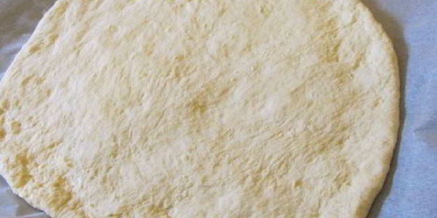 картофельная фокачча с томатами и чесноком