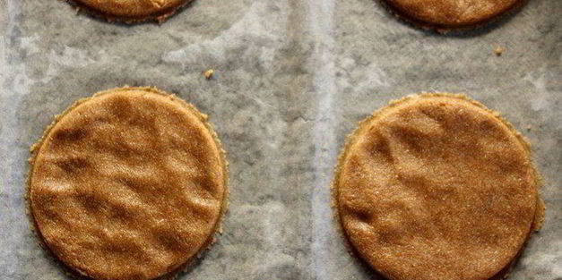 хлебные лепешки с горчичным маслом