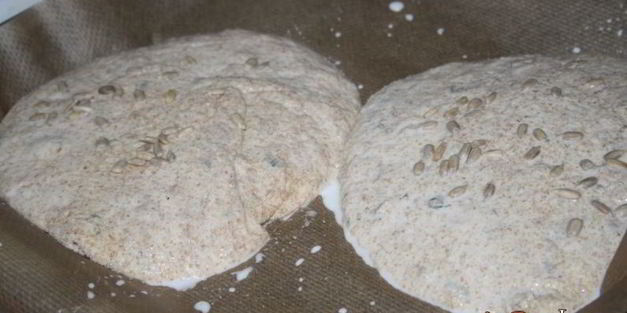 хлебные лепешки в духовке с луком и укропом