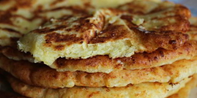 кукурузные лепешки на сковороде