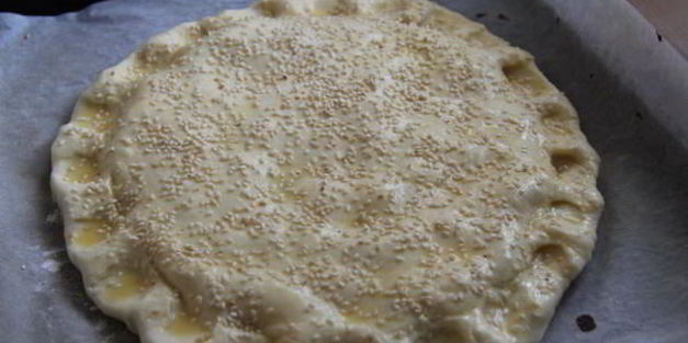 лепешка из творожного теста с сыром