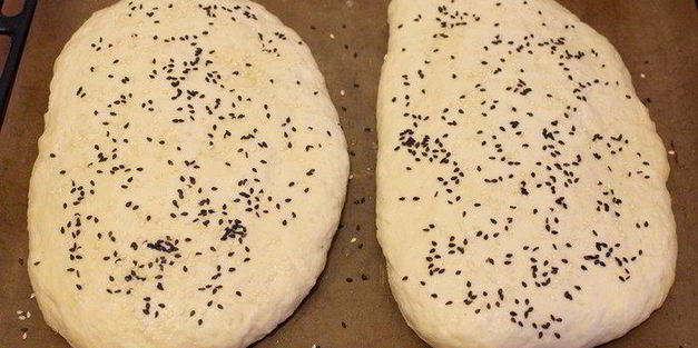 лепешка с кунжутом