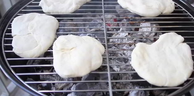 лепешки на гриле