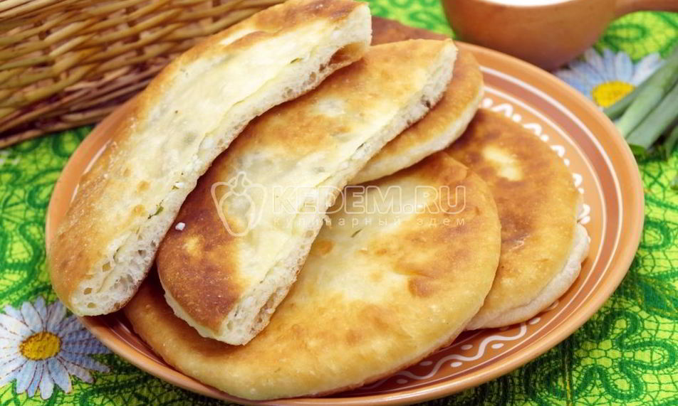 Рецепт лепешки на сковороде с зеленым луком и яйцом