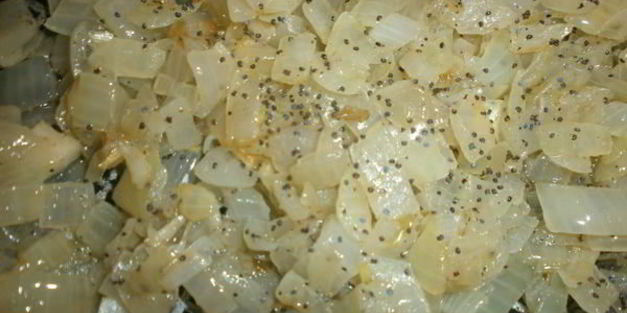 лепешки с луком и маком