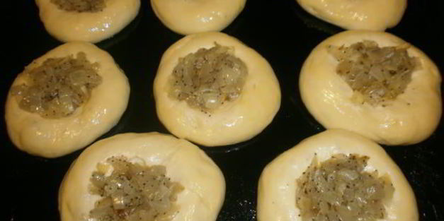 лепешки с луком и маком