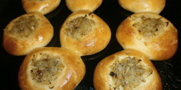 лепешки с луком и маком