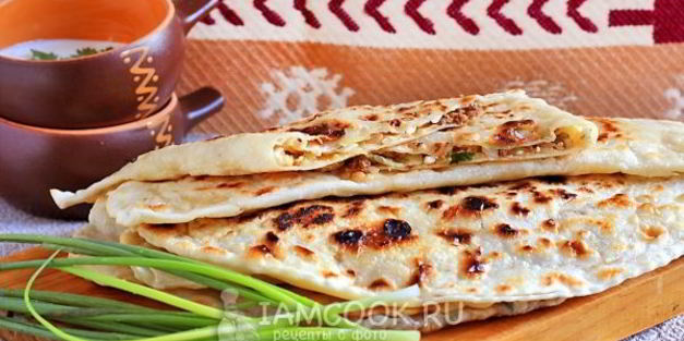 лепешки с начинкой на сковороде