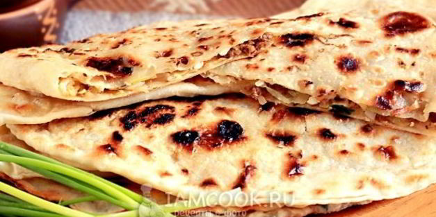 лепешки с начинкой на сковороде