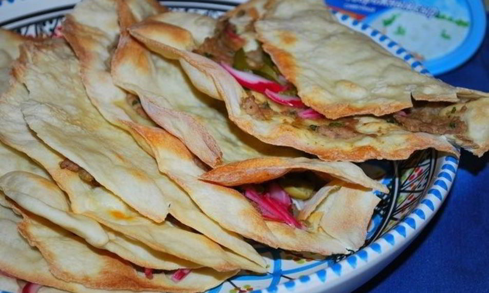 Рецепт лепешки с сыром и фаршем