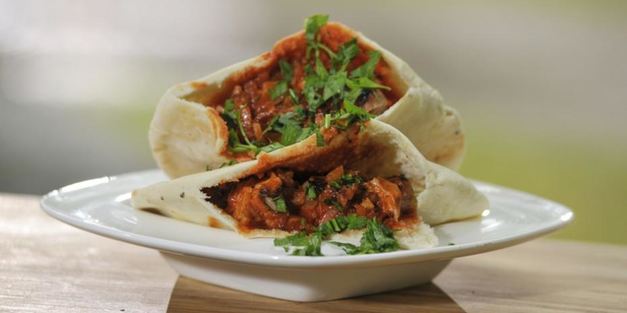 пита с индейкой и салатом