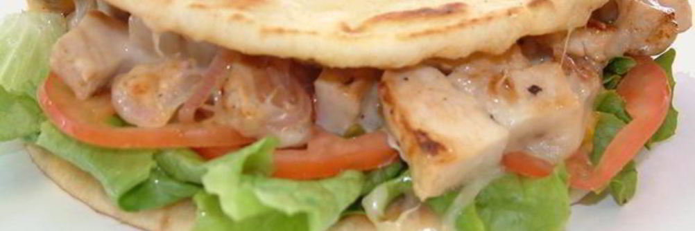 Пита с курицей и дзадзики