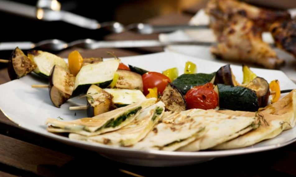 Рецепт пита с сыром сулугуни и травами и овощные шашлычки