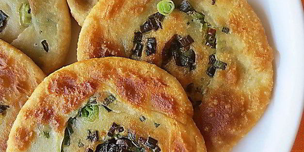 слоеные лепешки с зеленым луком