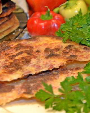 Сырные лепешки с ветчиной