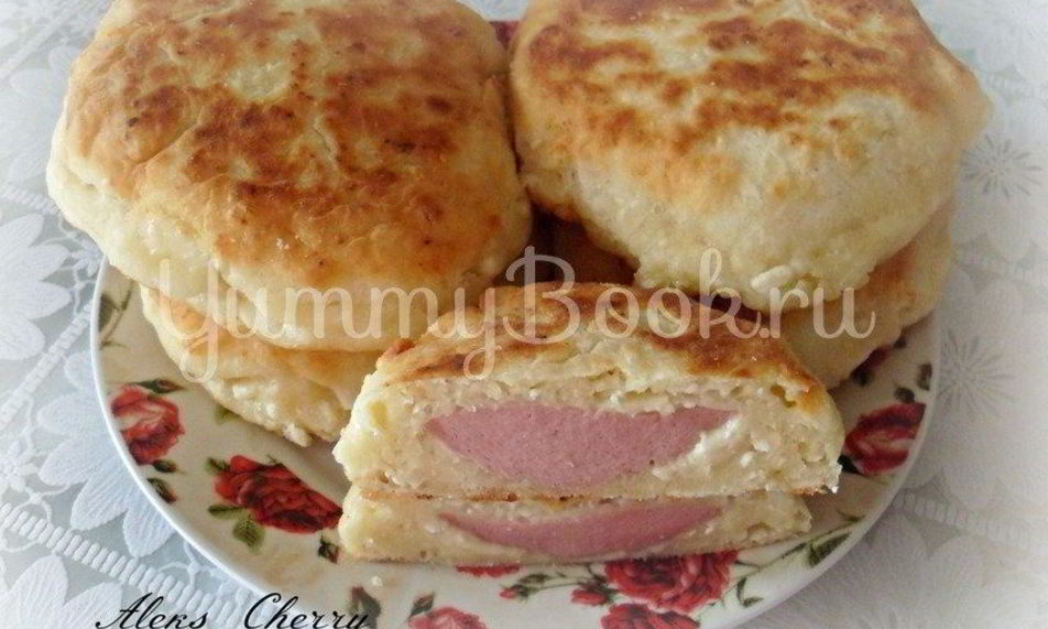 Рецепт творожно-сырные лепешки с колбаской