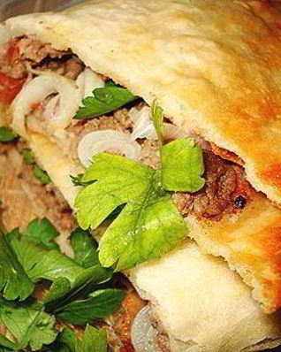 Творожные лепешки с мясной начинкой