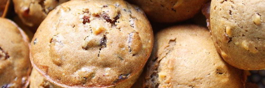 Банановые маффины с орехами