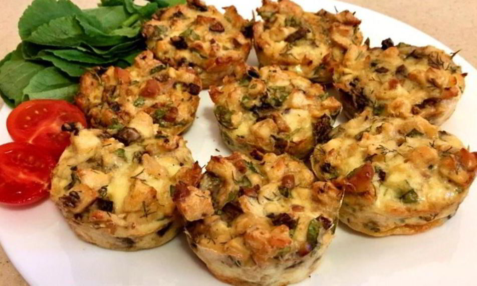 Рецепт куриные маффины с грибами и копченым сыром