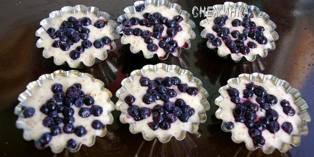 маффины с черникой и миндалем