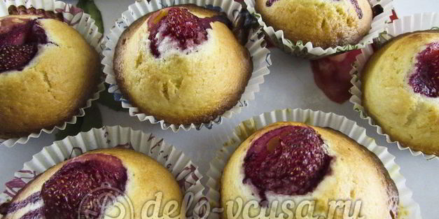 маффины с клубникой