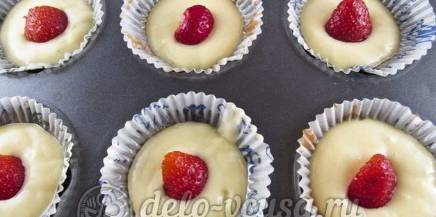 маффины с клубникой